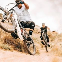 Genouillère Racer Motion Noir -Vélo Elegant Magasin genouillere racer motion noir 3